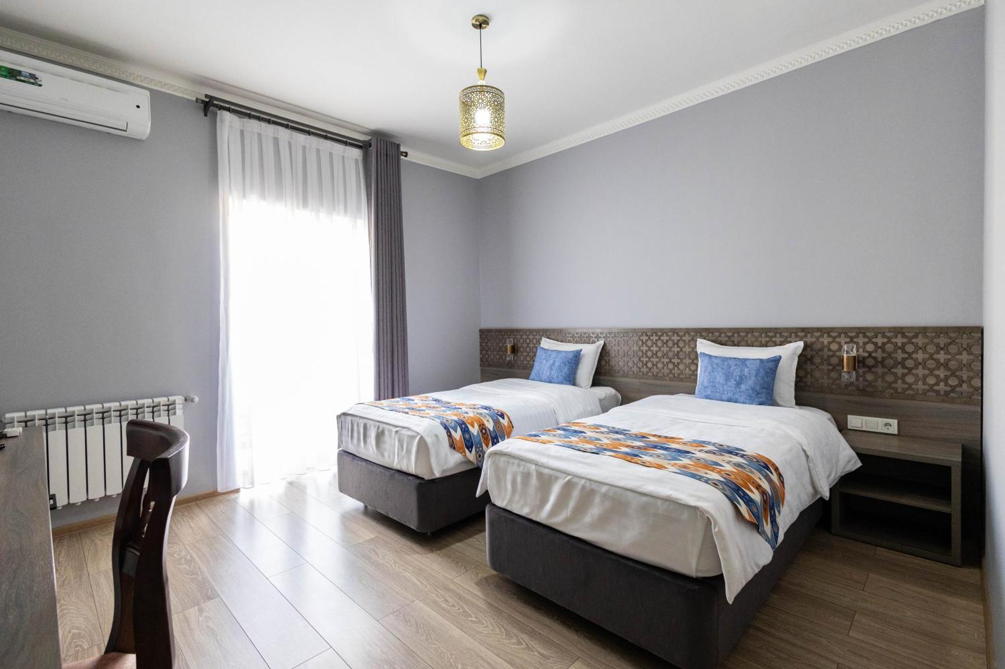 Khan Hotel Самарканд Стая снимка
