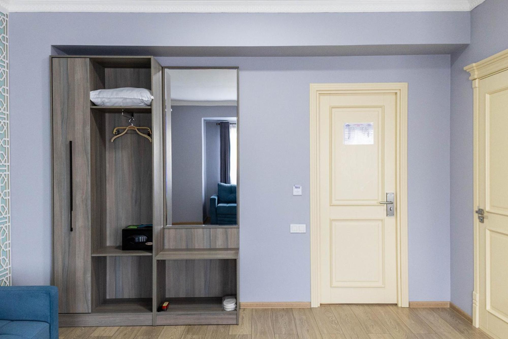 Khan Hotel Самарканд Стая снимка