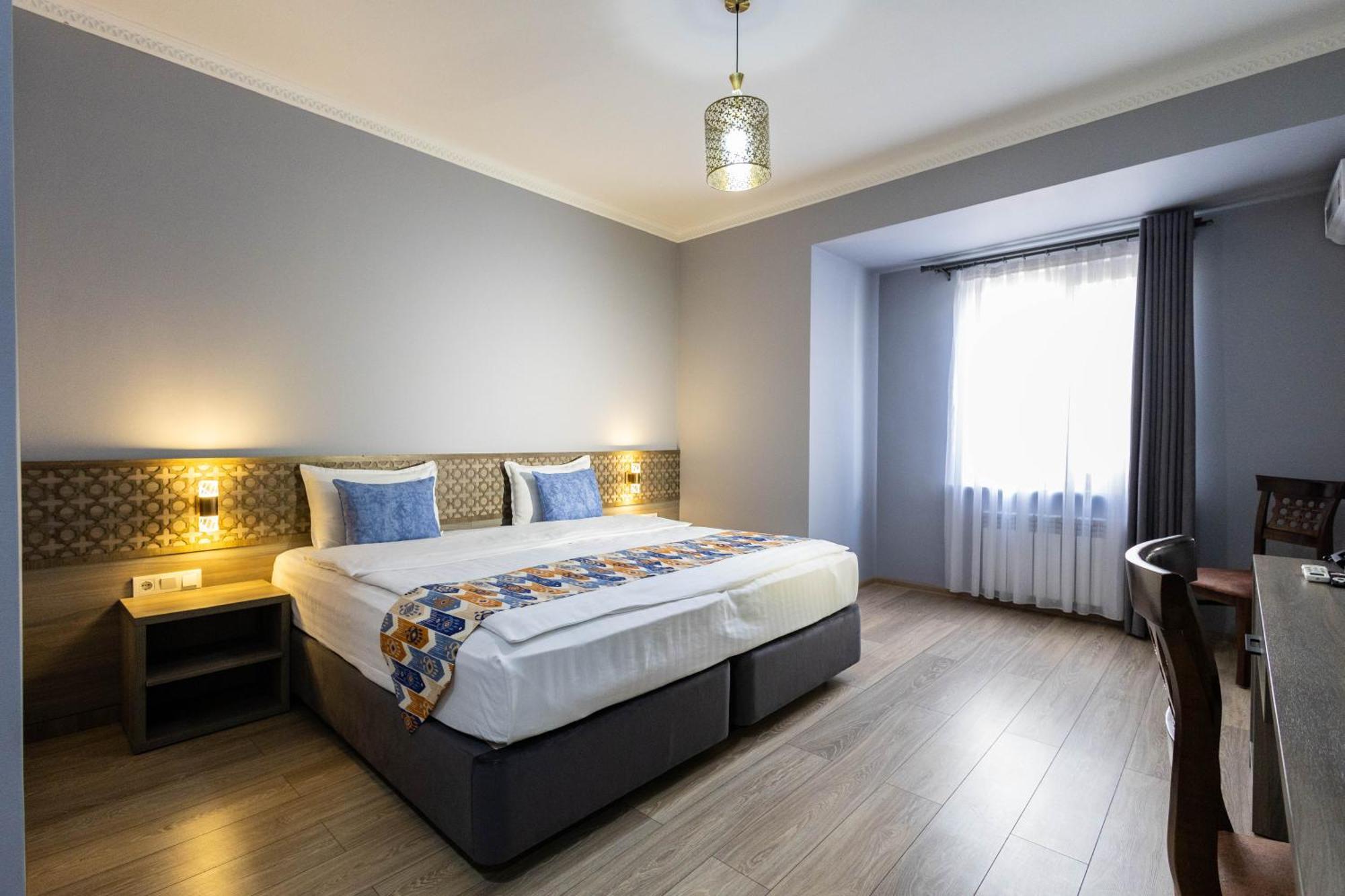 Khan Hotel Самарканд Стая снимка